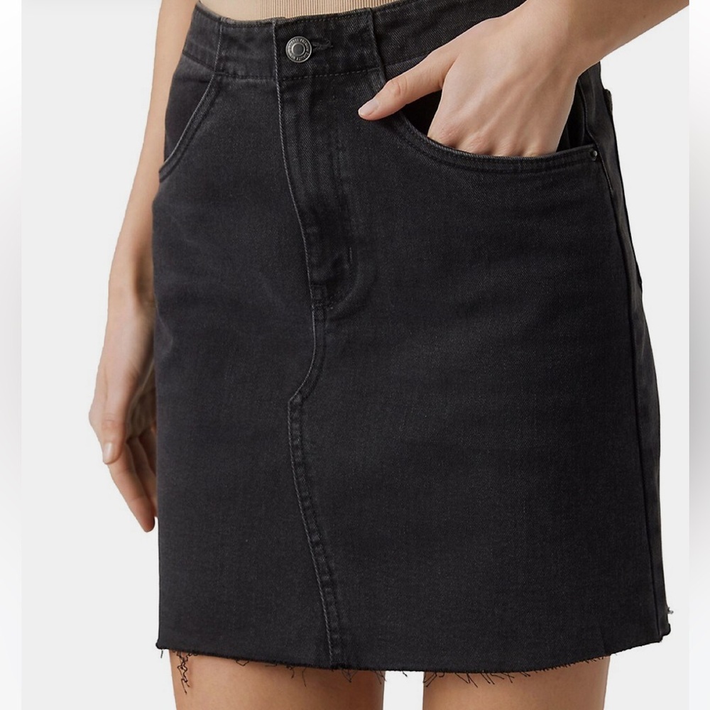 🎀Vero Moda High Waisted Soft Black Frayed Hem Mini Denim Skirt.Like New.